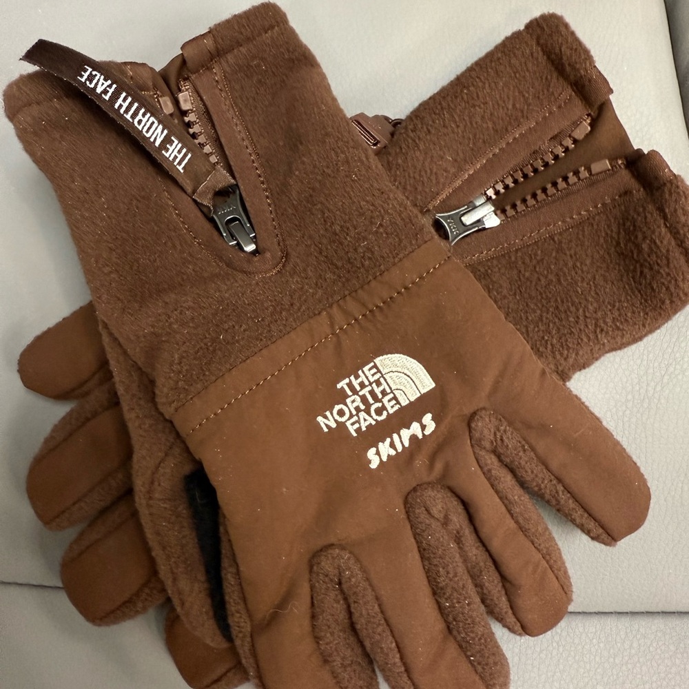 Skims x The North Face Gloves Cacao